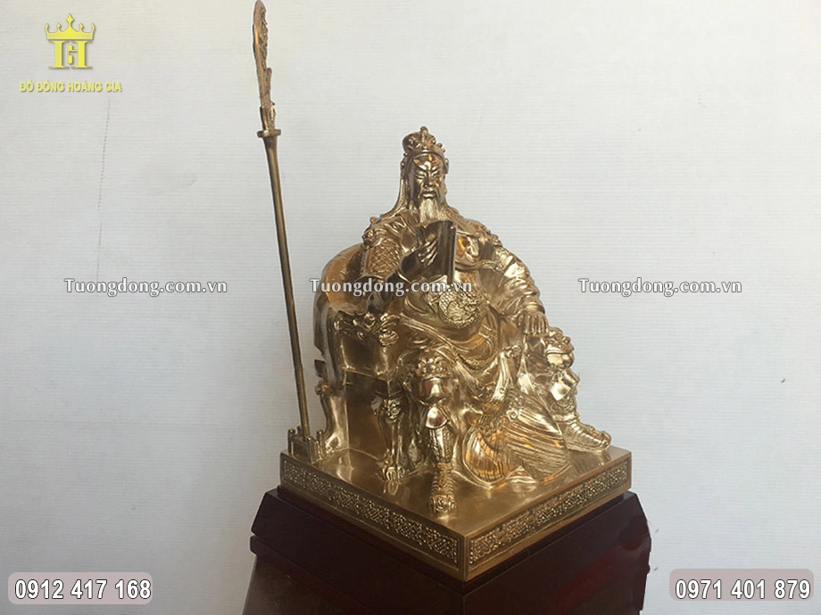 Thanh Long đao được dựng ở phía sau